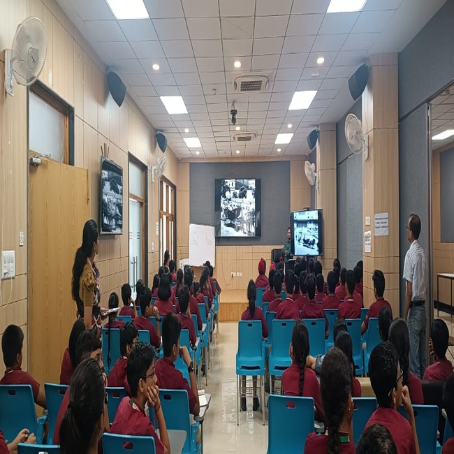 Class 7 visits the Election Museum